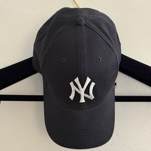 Navy Blue New York Yankees New Era 9FORTY Baseball Cap with White Logo